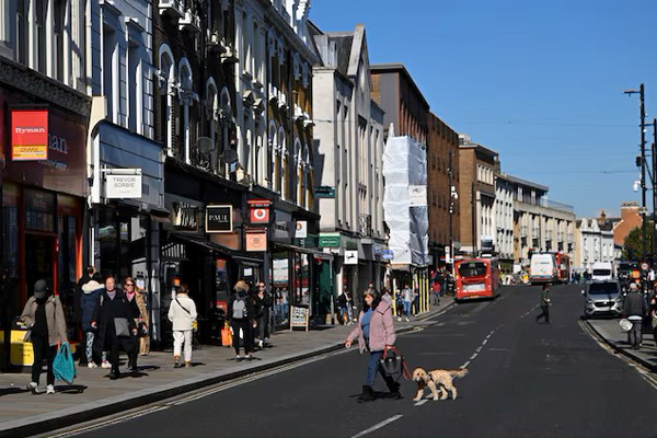 UK Economy Stagnates in Q3 as Challenges Mount for Starmer Government