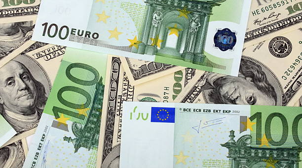 Euro Steadies as France Political Crisis Worsens Investor Concerns