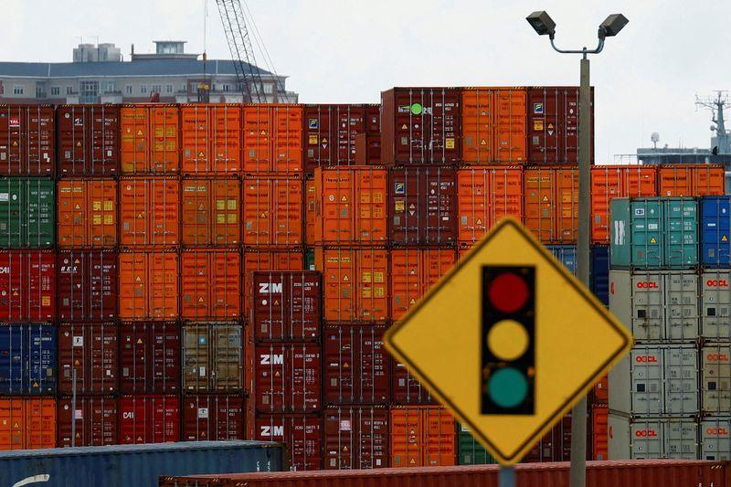 Rising Imports and Trade Deficit Slow U.S. Economic Growth in Q4