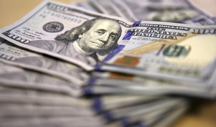Dollar Stable Amid Rising Yields and Hawkish Fed Minutes